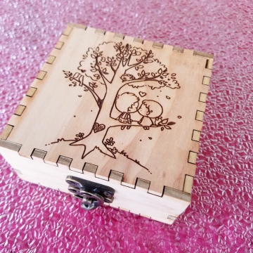 K-I-S-S-I-N-G #1 Birch Engraved Box