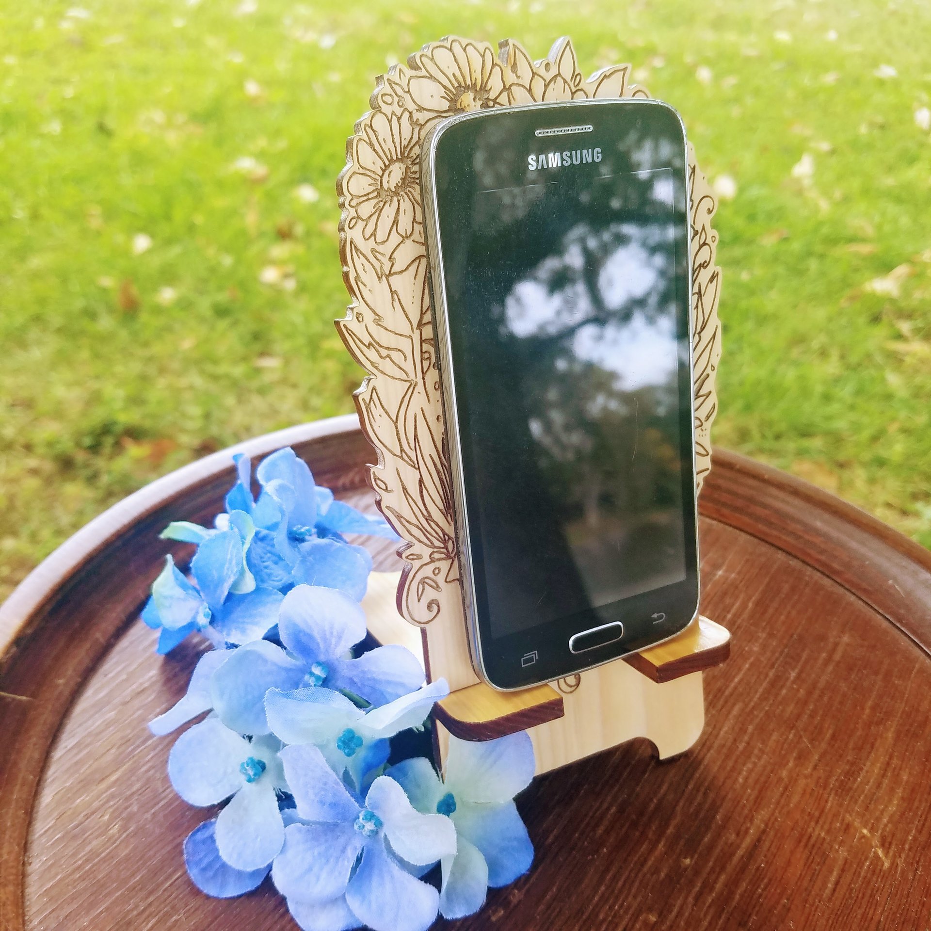 Daisy Fairy Phone Dock Cypress