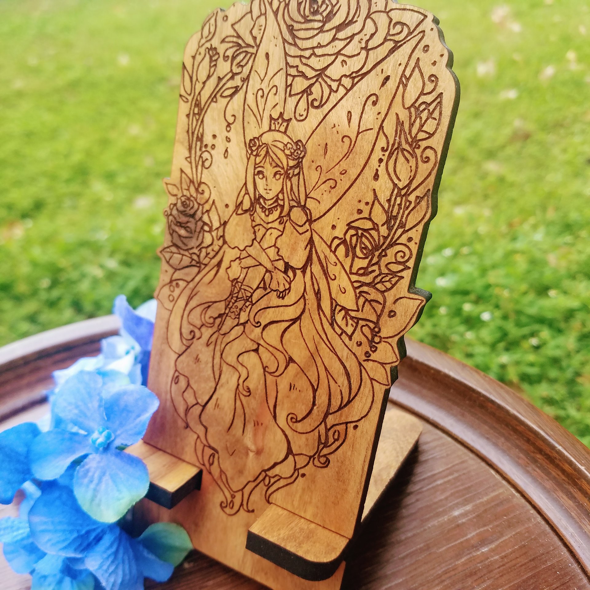 Rose Fairy Phone Dock Cherry