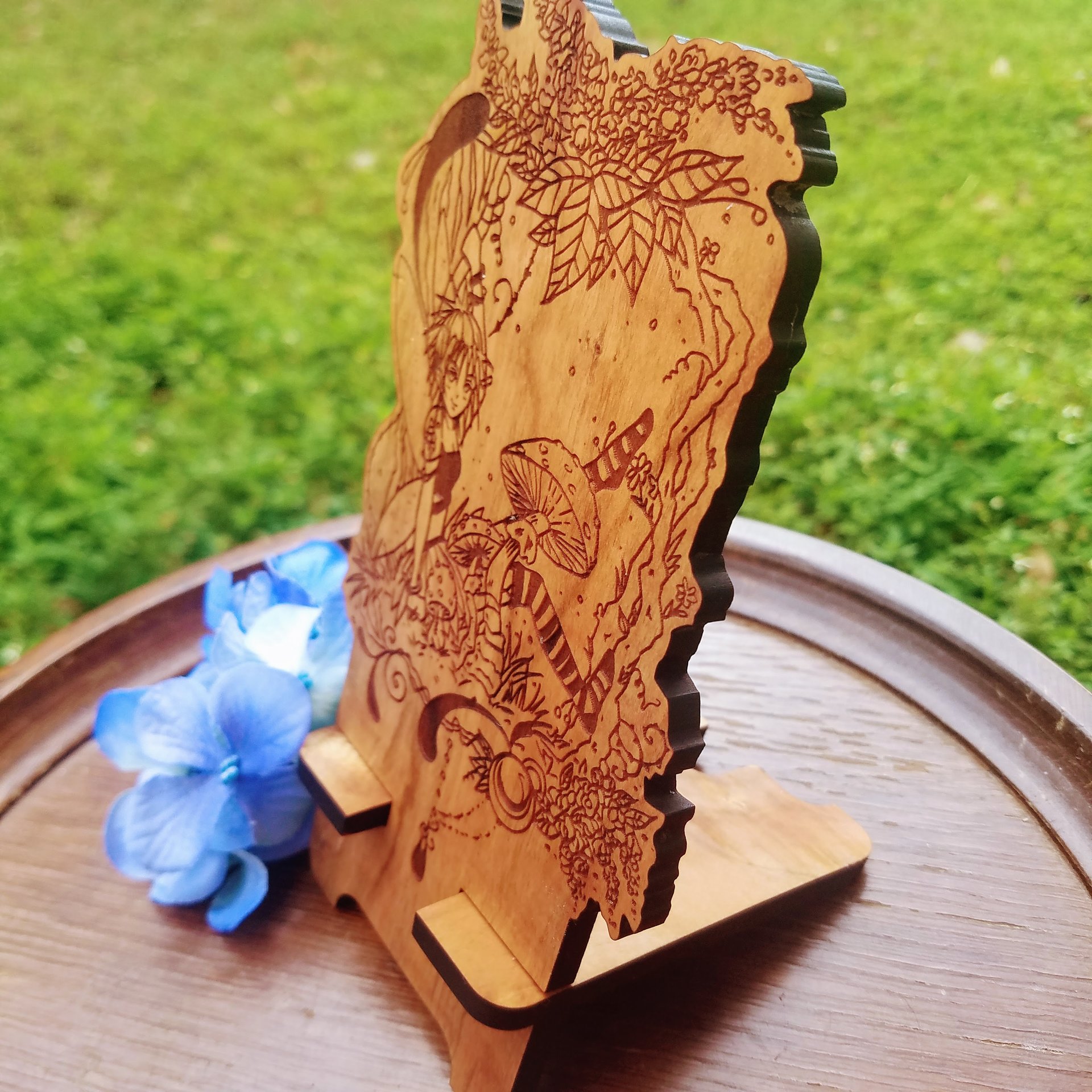 Snapdragon Fairy Phone Dock Cherry