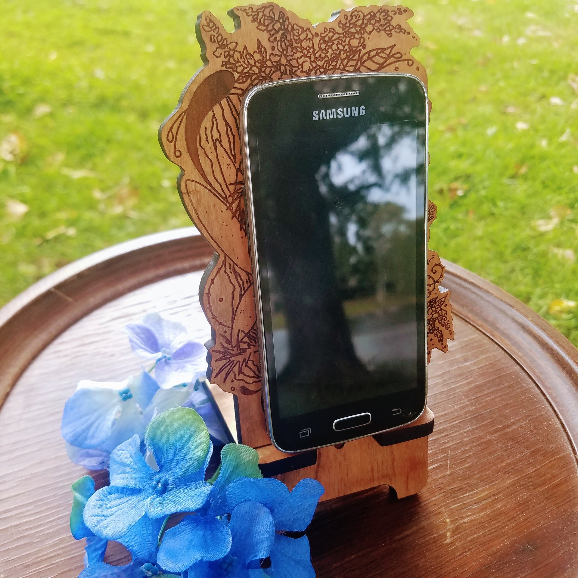 Snapdragon Fairy Phone Dock Cherry