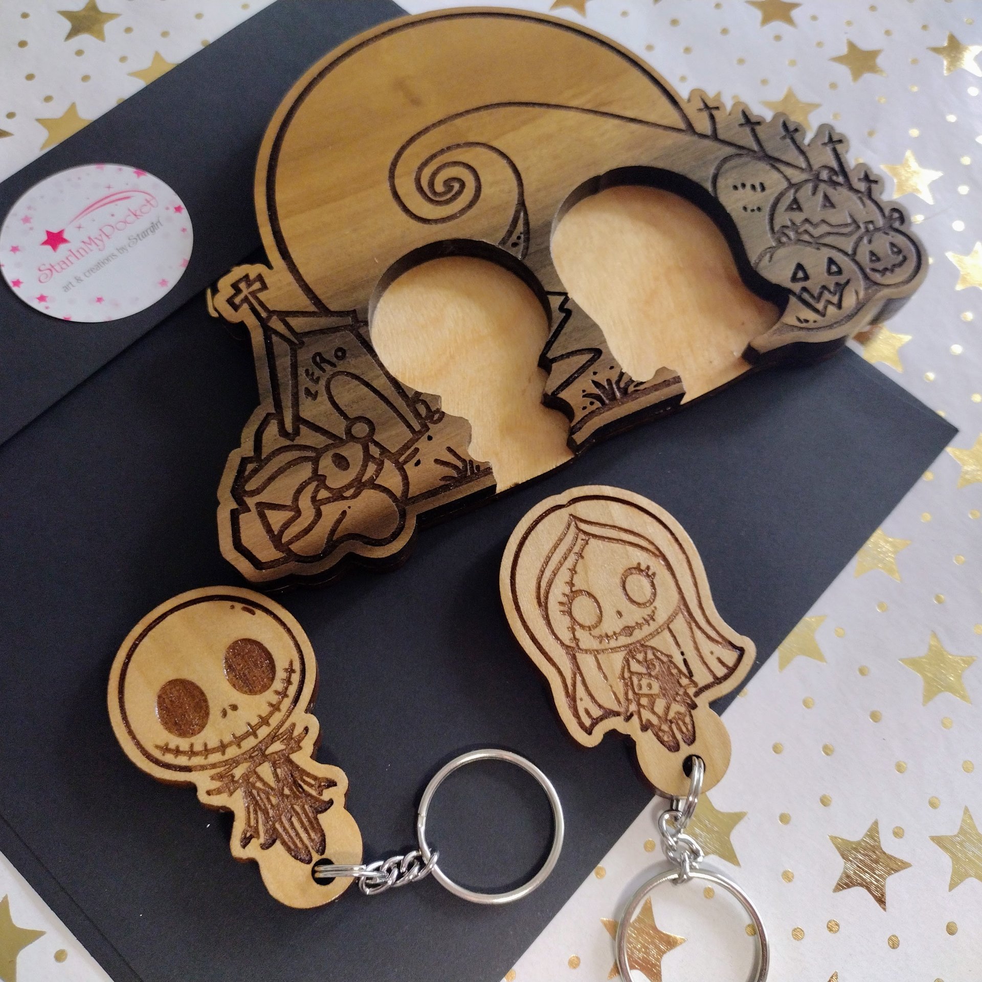 Haunted Hill Couple Keyholder