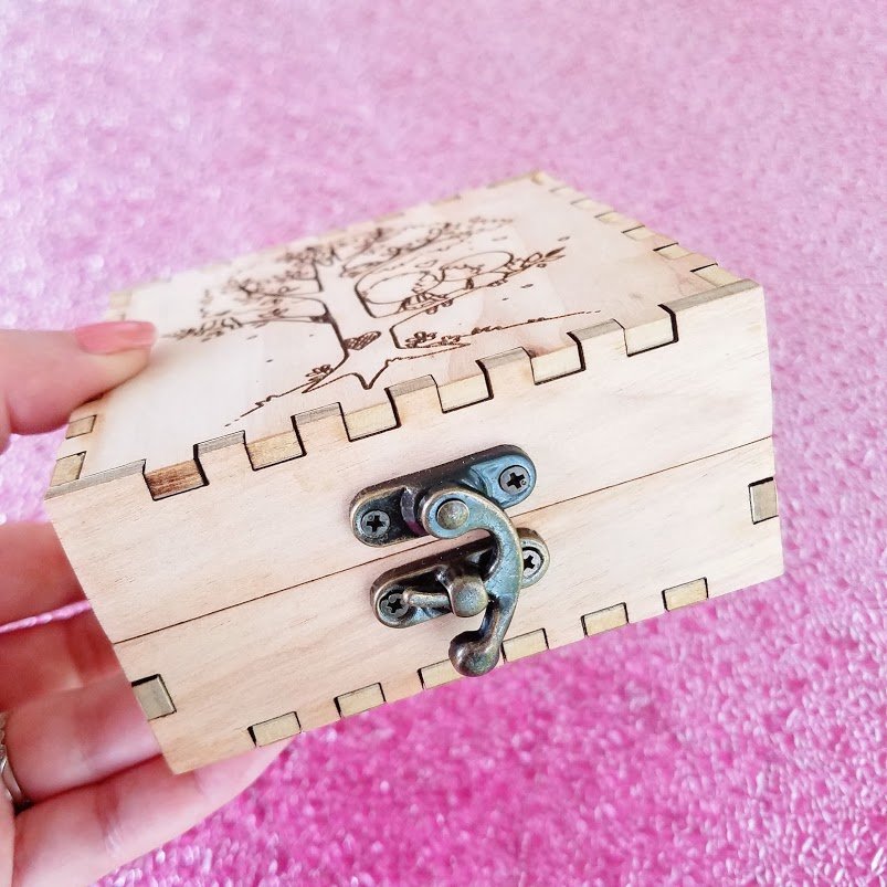 K-I-S-S-I-N-G #1 Birch Engraved Box